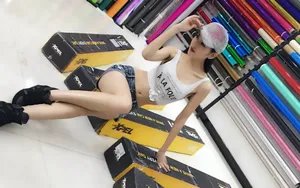 法拉利488美女车模壁纸_8