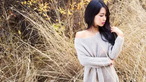 黄色秋季美女图片_2
