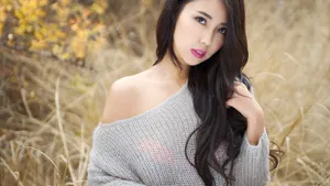 黄色秋季美女图片_3