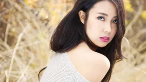 黄色秋季美女图片_5