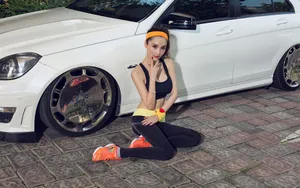 奔驰改装美女车模壁纸_10