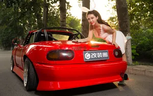 马自达MX5美女性感车模图片_7