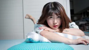 丰腴白嫩美女图片_4