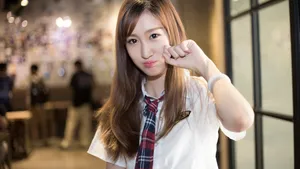 青春制服美女图片壁纸