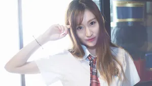 青春制服美女图片壁纸_3