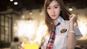 青春制服美女图片壁纸_5
