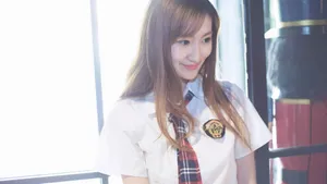 青春制服美女图片壁纸_9