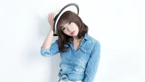 牛仔粉嫩女生写真图片壁纸