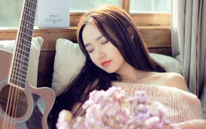 吉他文雅气质美女图片_2