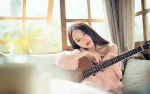 吉他文雅气质美女图片_8
