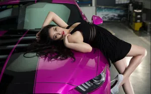 粉色福特野马美女车模壁纸_10