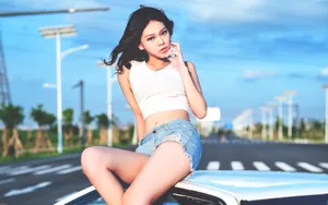 青春凹凸性感美女车模壁纸