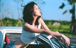青春凹凸性感美女车模壁纸_4