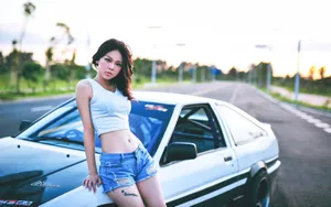 青春凹凸性感美女车模壁纸_8