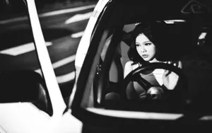 青春凹凸性感美女车模壁纸_15