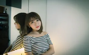 漂亮大眼美女生活壁纸_11
