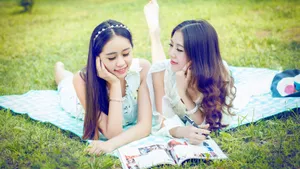 美女闺蜜头像壁纸