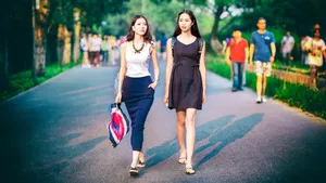 美女闺蜜头像壁纸_2