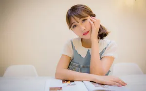 美丽恬静女生生活照