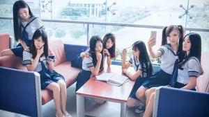 青春校园制服美女壁纸