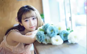 皮肤水娕养眼美女桌面壁纸