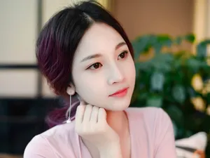 高清迷人知性美女图片_7