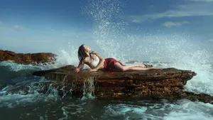 美女海边风情壁纸_2