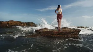 美女海边风情壁纸_3
