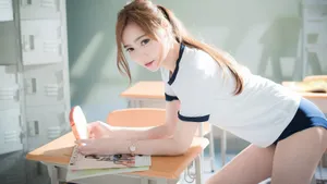 制服美女的诱惑_3