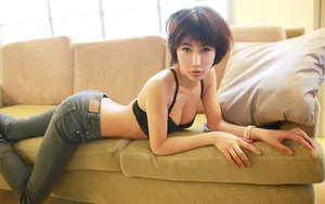 性感短发美女桌面壁纸_13