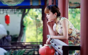 中国红旗袍美女图片_6