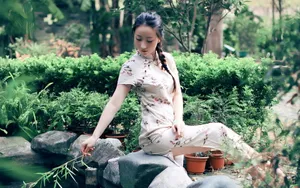 中国红旗袍美女图片_13