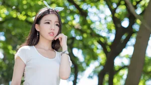公园丰满美女生活照_6