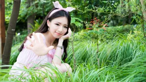 公园丰满美女生活照_9