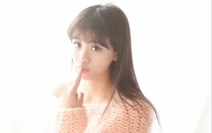 好看的美女黄色图片_5