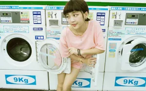 洗衣机大眼美女生活相片_2