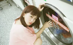 洗衣机大眼美女生活相片_3