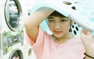 洗衣机大眼美女生活相片_5