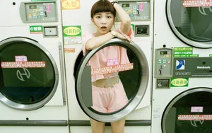 洗衣机大眼美女生活相片_6