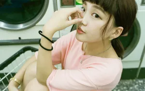 洗衣机大眼美女生活相片_8