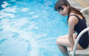 柳侑绮美女戏水图片_2
