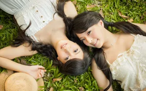 双胞胎姐妹花美女壁纸