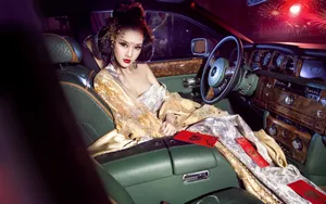 劳斯莱斯性感车模春节写真壁纸_6