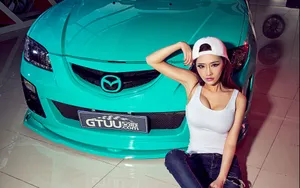 性感美女车模伊彦写真壁纸_4
