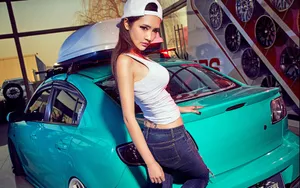 性感美女车模伊彦写真壁纸_12