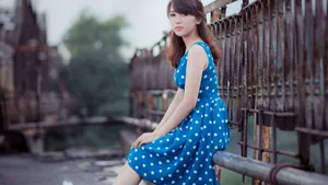 皮肤白皙连衣裙美女壁纸_7