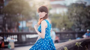皮肤白皙连衣裙美女壁纸_8