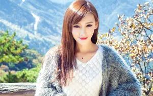 户外旅游美女写真壁纸_5