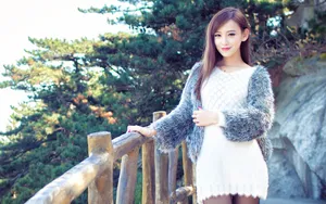 户外旅游美女写真壁纸_6