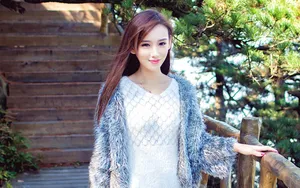 户外旅游美女写真壁纸_7